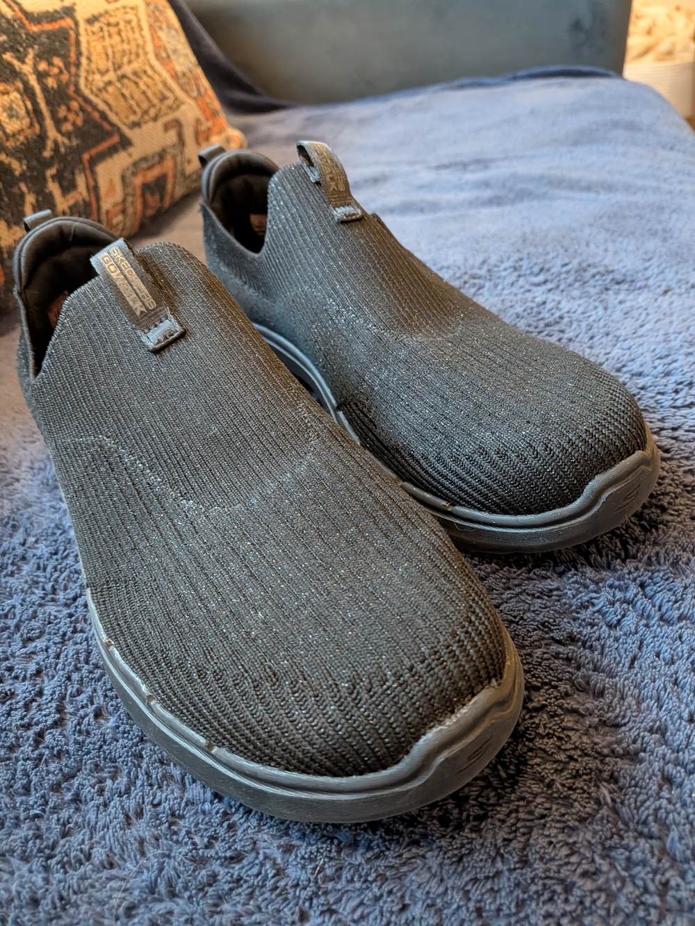Skechers go Walk Women's Sz 10 Black/Black Soles Slip-On Knit Sneakers